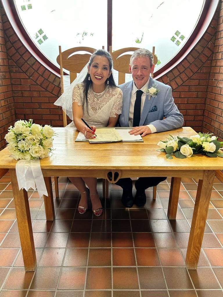A couple signing the register at Gretna Registration Office