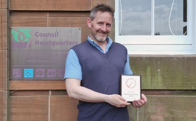 Councillor Stephen Thompson with the Volunteering Accreditation